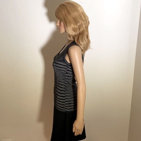 M MISSONI V-Neck knit Tank Top Black and White. XS. Like New. - Picture 3 of 5